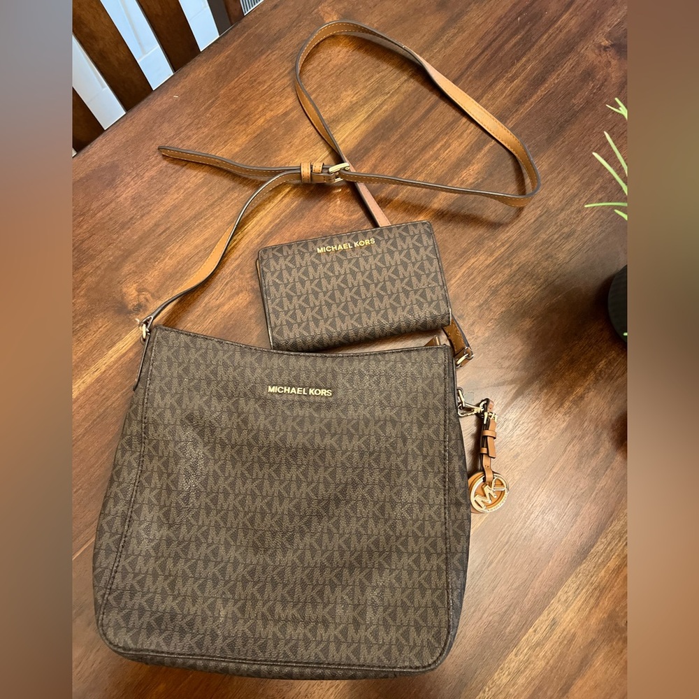 Micheal Kors hipster and matching wallet